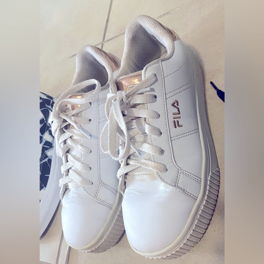 White & Gold Fila’s Size 8